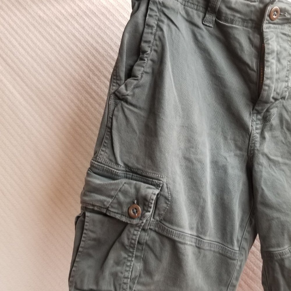 917 - American Eagle 32W Cargo Shorts - Picture 2 of 6